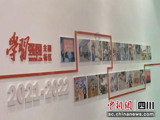 圆领花边针织衫配银色过膝长裙,舒适又时尚,魅力势不可挡,你觉得呢?-分享生活的红迪网社区