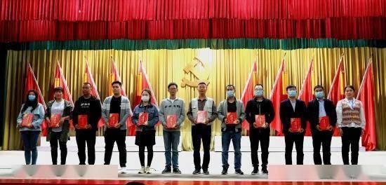 没有高学历，你拿什么和别人拼？游戏画面