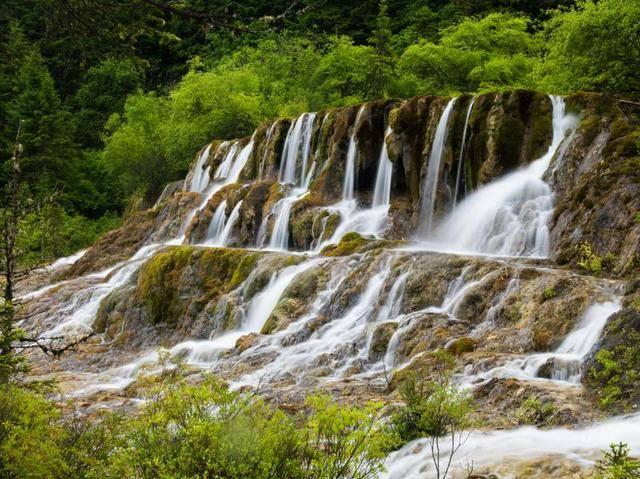 李白写的《庐山》无人能及,苏轼挑战一首,同是名作,谁意境更高