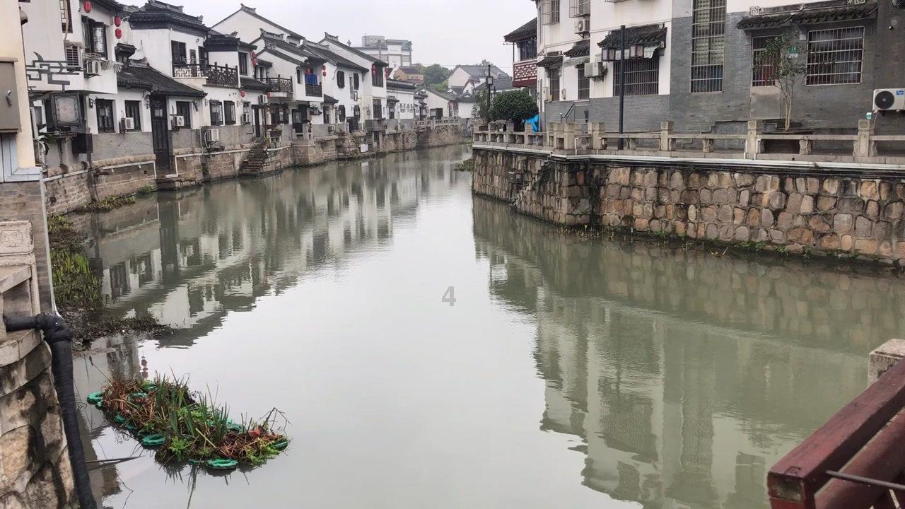 暖心服务迎新年 便民集市聚爱心